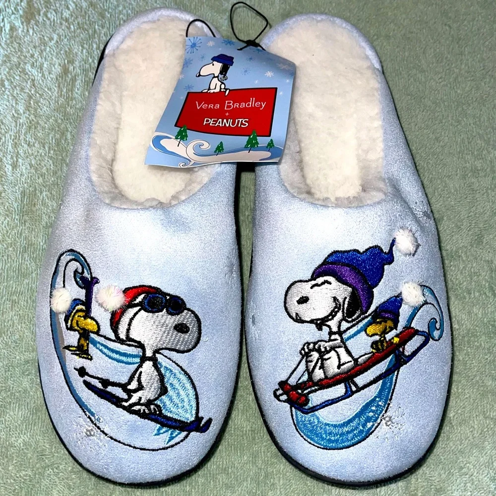 ✨HP✨ “PEANUTS” NWT SNOOPY SOFT SKIING SLIPPERS BY VERA BRADLEY, SHOE SIZE 5-6 - Picture 1 of 8